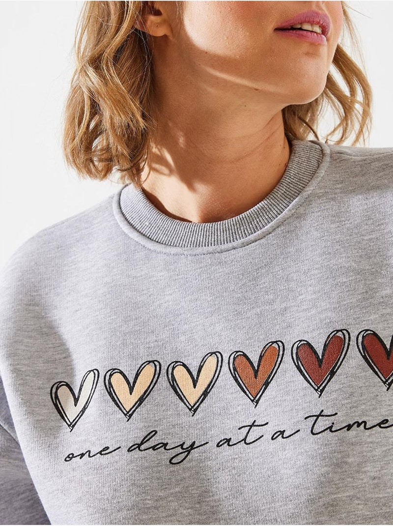 Sudadera de cuello redondo con estampado de corazón lucci Gris claro - Kiabi