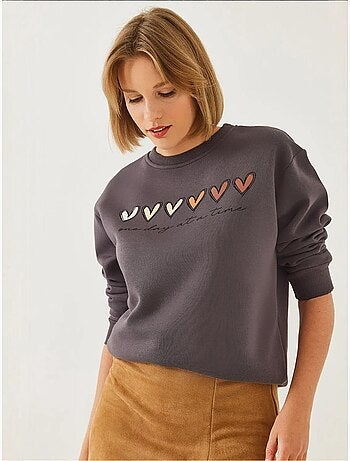 Sudadera de cuello redondo con estampado de corazón lucci