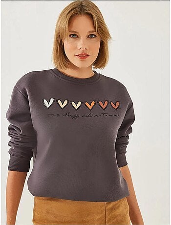 Sudadera de cuello redondo con estampado de corazón lucci