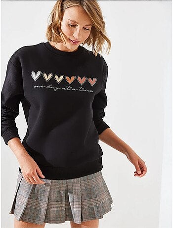 Sudadera de cuello redondo con estampado de corazón lucci