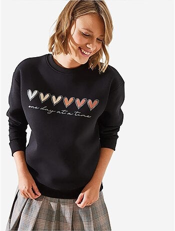 Sudadera de cuello redondo con estampado de corazón lucci