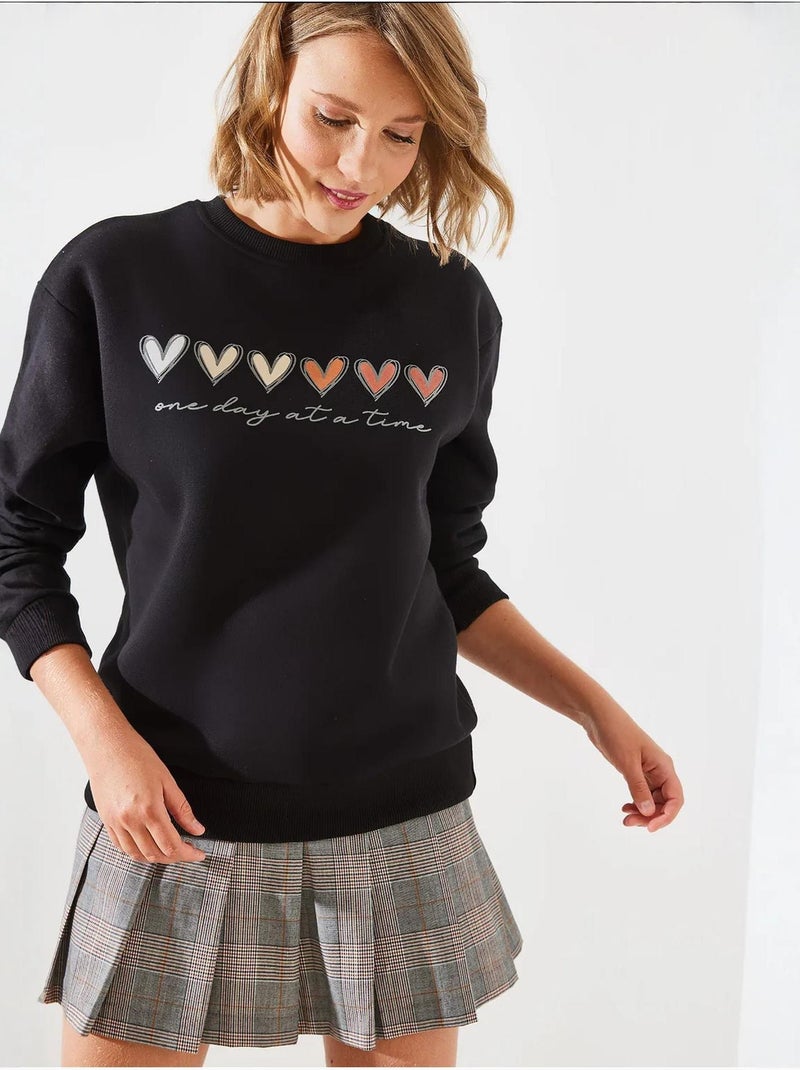 Sudadera de cuello redondo con estampado de corazones lucci Negro - Kiabi