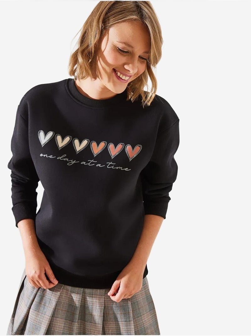 Sudadera de cuello redondo con estampado de corazones lucci Negro - Kiabi