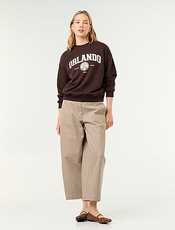 Sudadera de cuello redondo con inscripción delantera