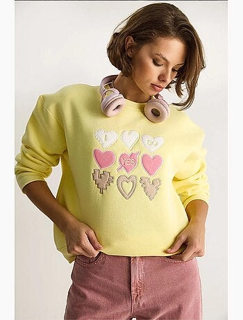Sudadera de cuello redondo de corte relajado con apliques de parches de corazón lucci