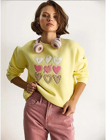 Sudadera de cuello redondo de corte relajado con apliques de parches de corazón lucci