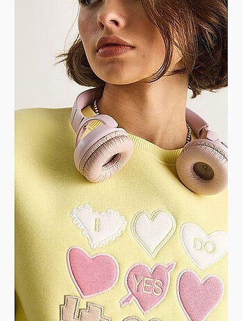 Sudadera de cuello redondo de corte relajado con apliques de parches de corazón lucci