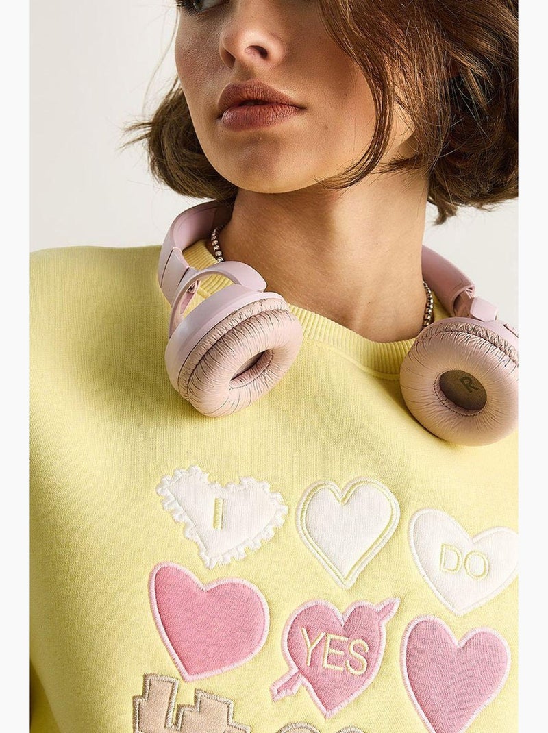 Sudadera de cuello redondo de corte relajado con apliques de parches de corazón lucci Amarillo limón - Kiabi