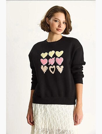 Sudadera de cuello redondo de corte relajado con apliques de parches de corazón lucci