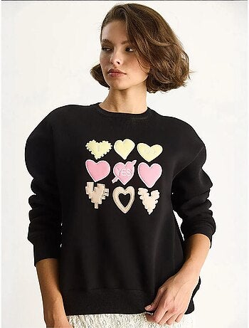 Sudadera de cuello redondo de corte relajado con apliques de parches de corazón lucci
