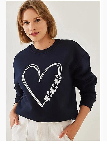 Sudadera de hilo cepillado con cuello redondo y detalle de corazón estampado lucci