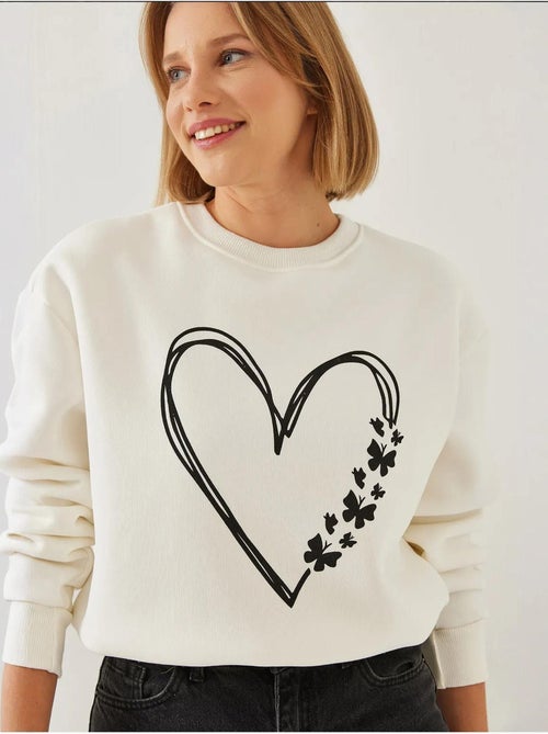Sudadera de hilo cepillado con cuello redondo y detalle de corazón estampado lucci - Kiabi Sudadera de hilo cepillado con cuello redondo y detalle de corazón estampado lucci - Kiabi