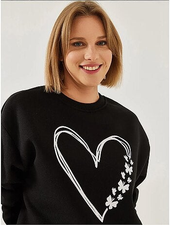 Sudadera de hilo cepillado con cuello redondo y detalle de corazón estampado lucci