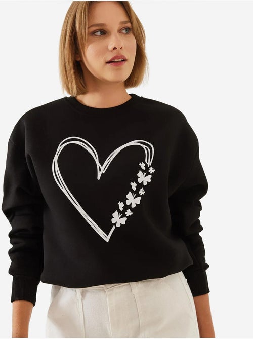 Sudadera de hilo cepillado con cuello redondo y detalle de corazón estampado lucci - Kiabi Sudadera de hilo cepillado con cuello redondo y detalle de corazón estampado lucci - Kiabi