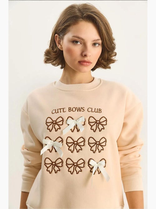 Sudadera de manga larga con cuello redondo y estampado acanalado lucci - Kiabi Sudadera de manga larga con cuello redondo y estampado acanalado lucci - Kiabi