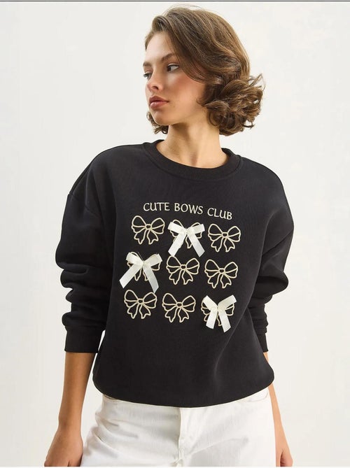 Sudadera de manga larga con cuello redondo y estampado acanalado lucci - Kiabi Sudadera de manga larga con cuello redondo y estampado acanalado lucci - Kiabi
