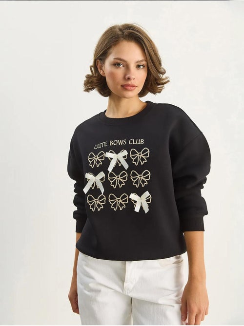 Sudadera de manga larga con cuello redondo y estampado acanalado lucci - Kiabi Sudadera de manga larga con cuello redondo y estampado acanalado lucci - Kiabi