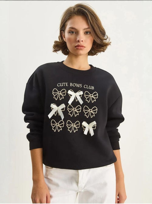 Sudadera de manga larga con cuello redondo y estampado acanalado lucci - Kiabi Sudadera de manga larga con cuello redondo y estampado acanalado lucci - Kiabi