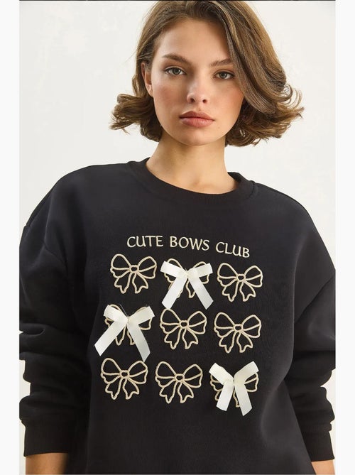 Sudadera de manga larga con cuello redondo y estampado acanalado lucci - Kiabi Sudadera de manga larga con cuello redondo y estampado acanalado lucci - Kiabi