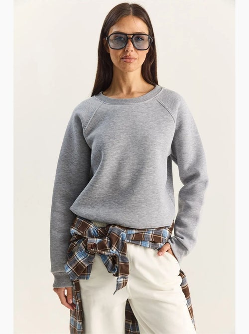Sudadera de punto con cuello redondo y corte relajado lucci - Kiabi Sudadera de punto con cuello redondo y corte relajado lucci - Kiabi