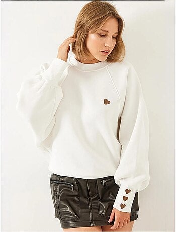 Sudadera de triple hilo cepillado con cuello redondo y corazón bordado lucci