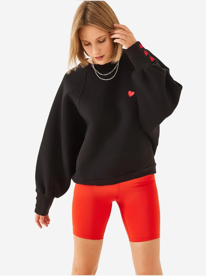 Sudadera de triple hilo cepillado con cuello redondo y corazón bordado lucci Negro - Kiabi