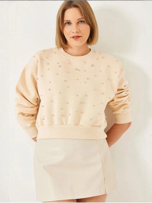Sudadera de triple hilo cepillado con tachuelas de perlas y cuello redondo lucci - Kiabi Sudadera de triple hilo cepillado con tachuelas de perlas y cuello redondo lucci - Kiabi