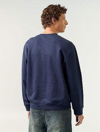 Sudadera deportiva con inscripciones bordadas