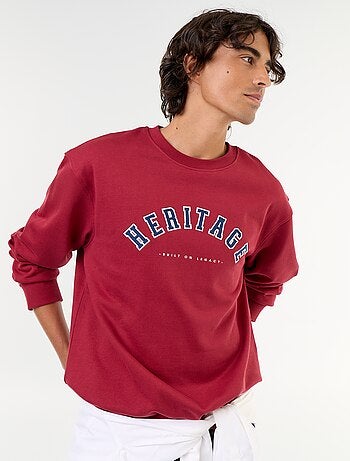 Sudadera deportiva con inscripciones bordadas