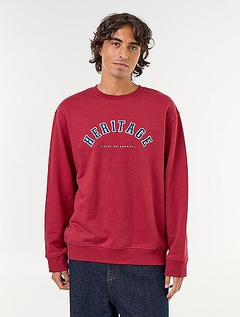 Sudadera deportiva con inscripciones bordadas
