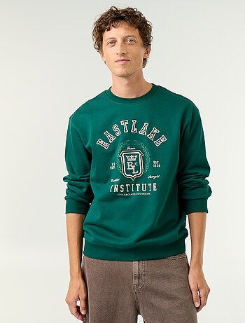 Sudadera deportiva con inscripciones bordadas
