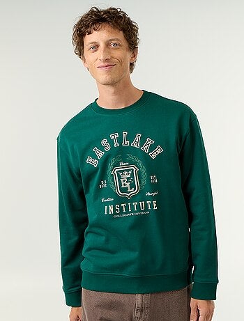 Sudadera deportiva con inscripciones bordadas