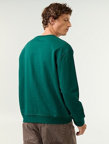 Sudadera deportiva con inscripciones bordadas