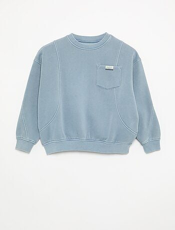 Sudadera holgada con cortes y bolsillo en el pecho