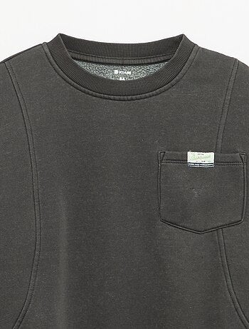 Sudadera holgada con cortes y bolsillo en el pecho