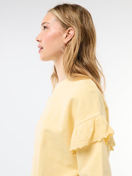 Sudadera lisa con volantes en bordado inglés en las mangas - Kiabi