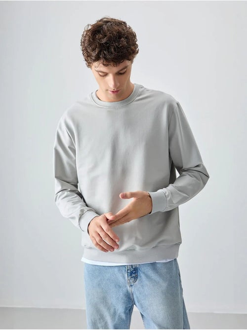 Sudadera lisa de hombre con cuello redondo tommy - Kiabi Sudadera lisa de hombre con cuello redondo tommy - Kiabi