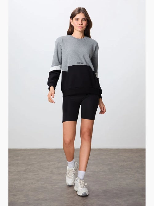 Sudadera oversize color block con cuello redondo tommy - Kiabi Sudadera oversize color block con cuello redondo tommy - Kiabi