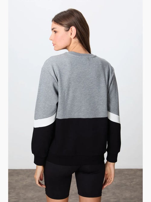 Sudadera oversize color block con cuello redondo tommy - Kiabi Sudadera oversize color block con cuello redondo tommy - Kiabi