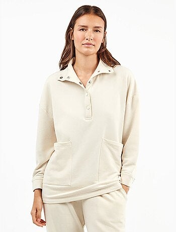 Sudadera oversize cuello amplio, bolsillos y botones clip, de felpa