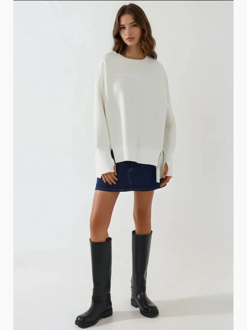 Sudadera oversize de cuello redondo con abertura frontal blanca hiccup - Kiabi Sudadera oversize de cuello redondo con abertura frontal blanca hiccup - Kiabi
