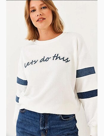Sudadera vaquera a rayas con detalles de piedras lucci