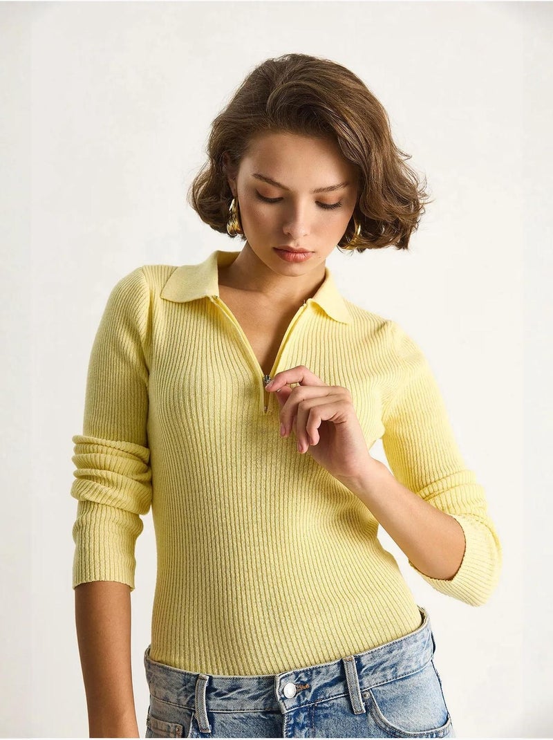 Suéter ajustado de manga larga y punto acanalado con cuello de cremallera lucci Amarillo - Kiabi
