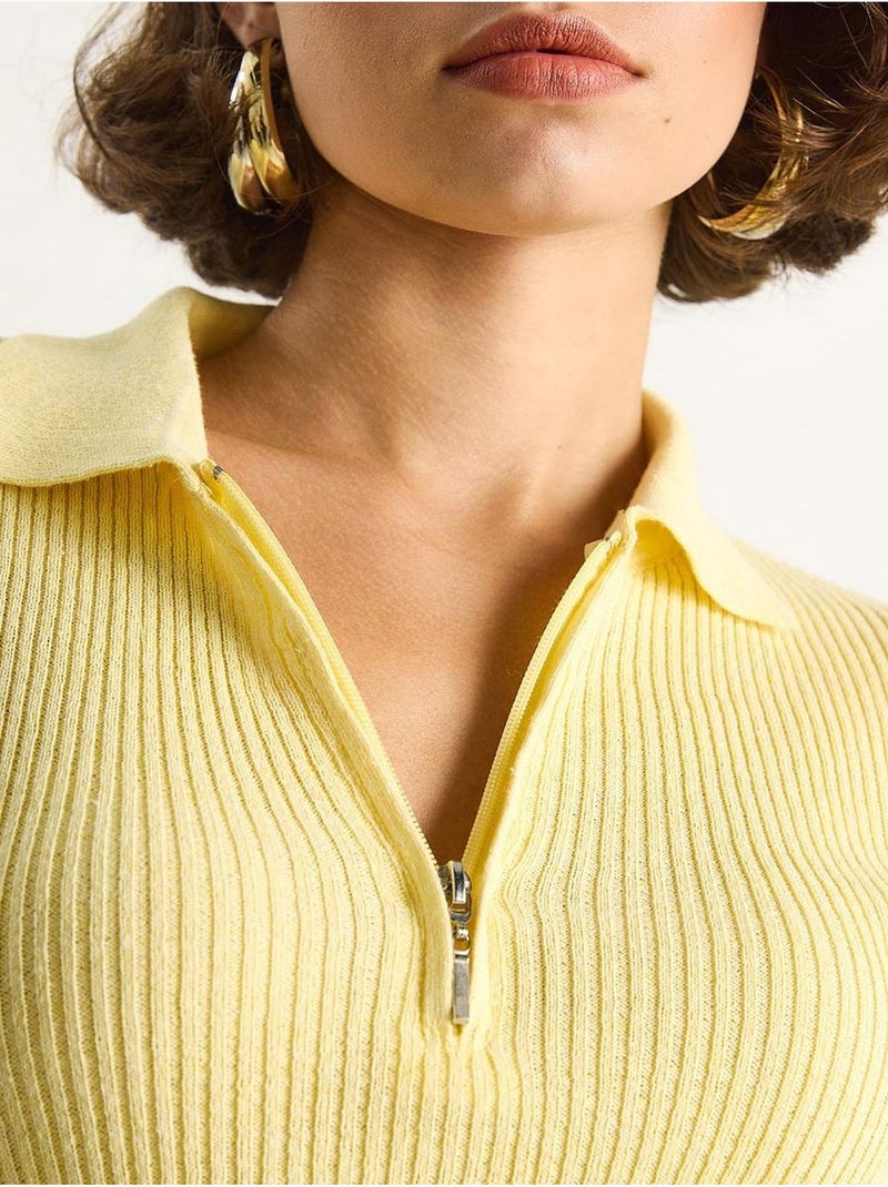 Suéter ajustado de manga larga y punto acanalado con cuello de cremallera lucci Amarillo - Kiabi