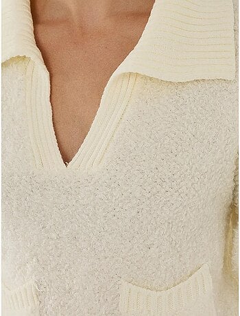 Suéter corto con cuello camisero y bolsillo