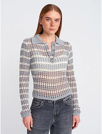 Suéter de punto a rayas con cuello polo y botones