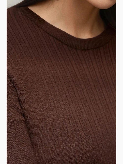 Suéter de punto ajustado con cuello redondo hiccup - Kiabi Suéter de punto ajustado con cuello redondo hiccup - Kiabi