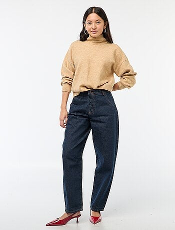 Suéter suave con abertura joya en la espalda