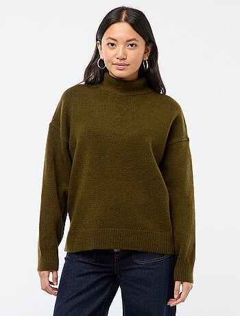 Suéter suave con abertura joya en la espalda