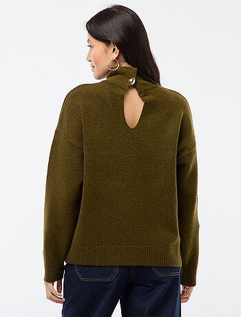 Suéter suave con abertura joya en la espalda